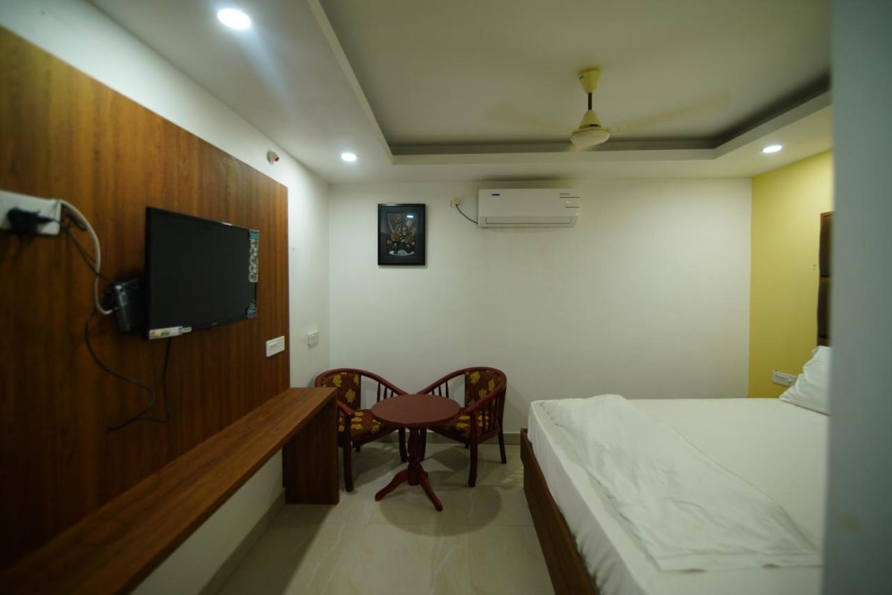 Siriki Resorts Srungavarapukota Exterior photo
